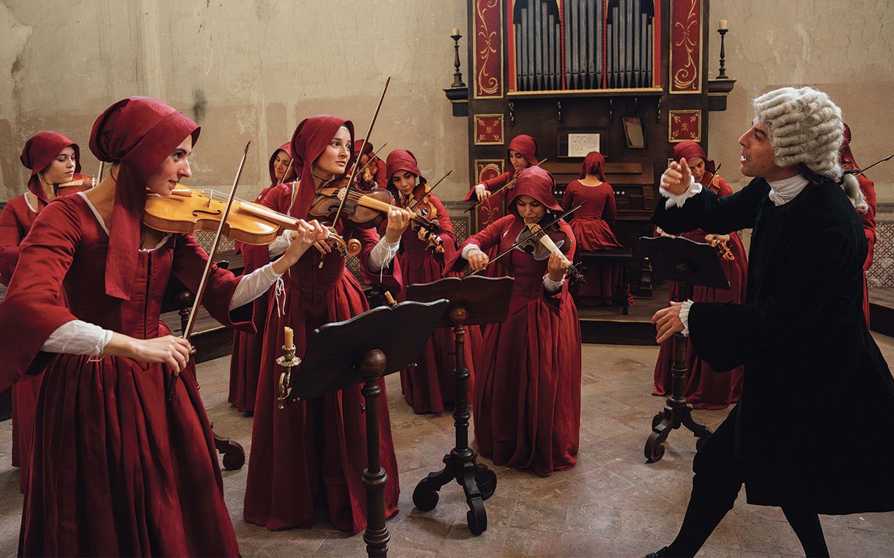 Film consigliati: “Primavera”, l’opera in rosso di Damiano Michieletto, è un esordio eccellente- immagine 2