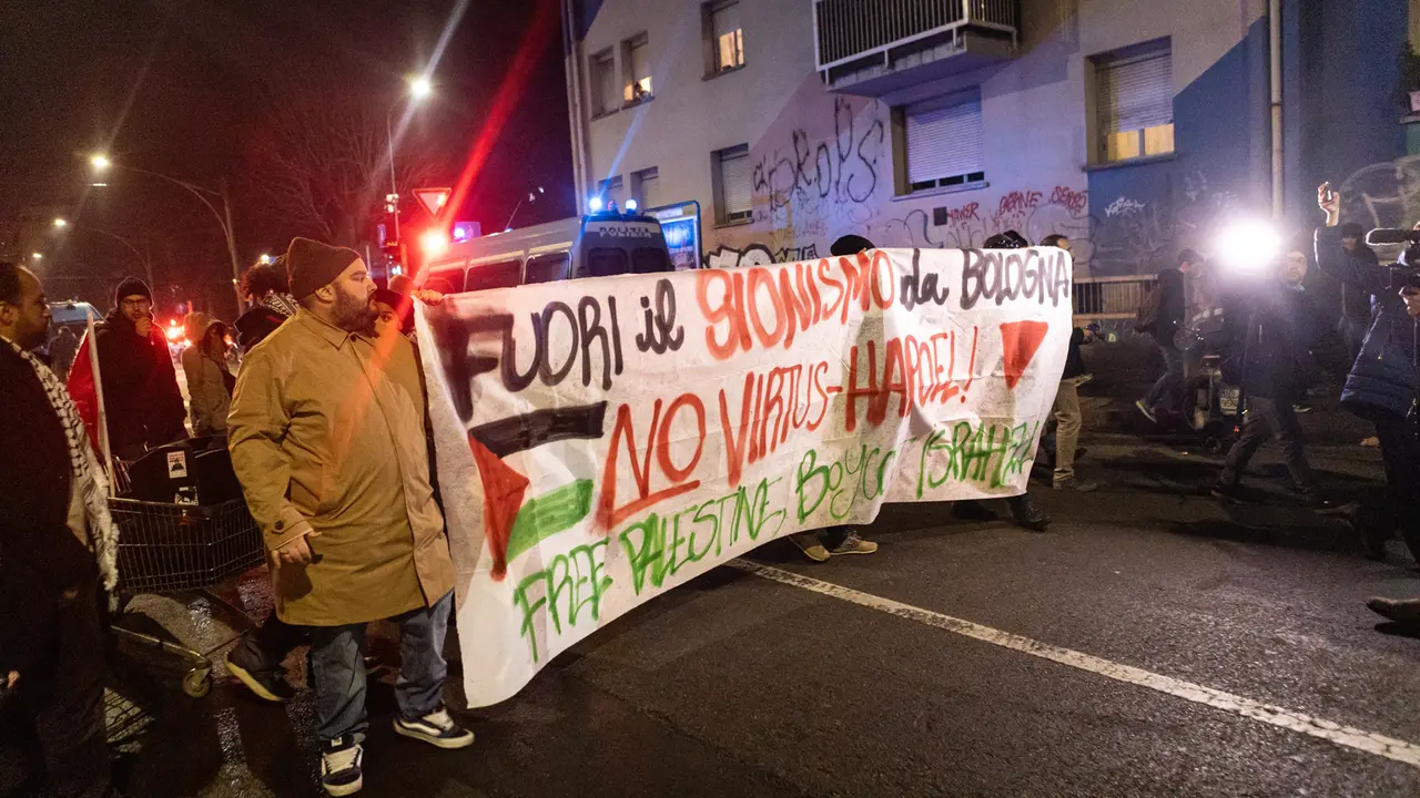 PROTESTA PRO-PAL CONTRO LA PARTITA DI EUROLEGA VIRTUS-HAPOEL