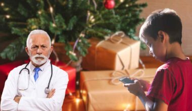 Pensaci bene prima di regalare uno smartphone a tuo figlio per Natale: tutti i rischi secondo gli esperti