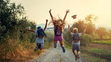 La famiglia nel bosco di Palmoli nell’universo neo-rurale (che si espande): ecco la mappa degli ecovillaggi anticapitalisti in Italia