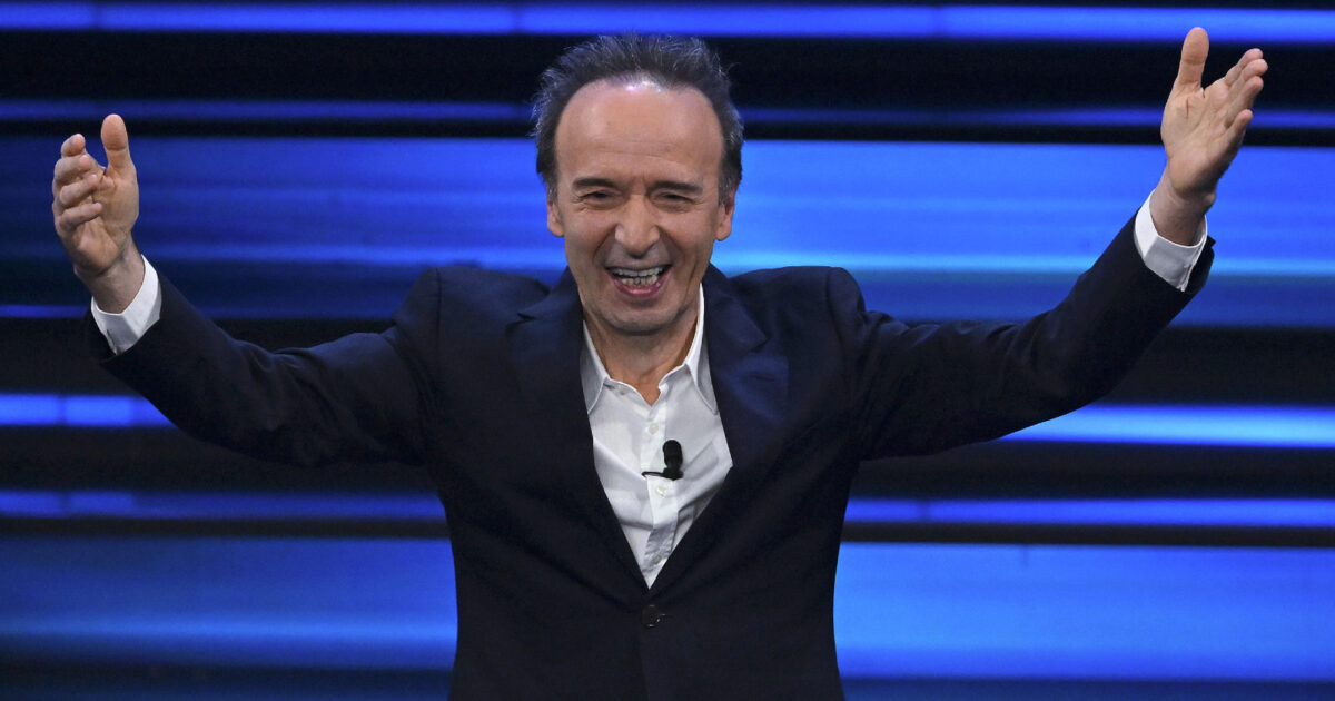 Benigni e la storia umana di San Pietro: un monologo che commuove e sorprende - Amica.it