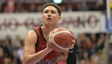 A 12^A: coach Gonzalez detta il ritmo ai suoi partita degli ex