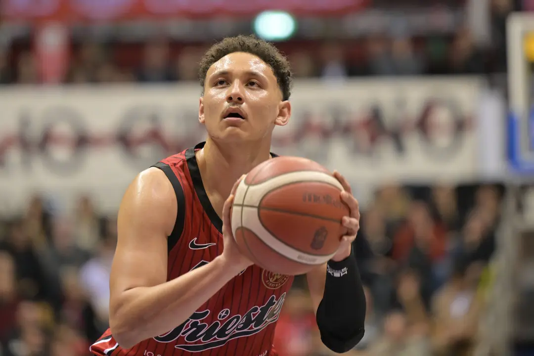 A 12^A: coach Gonzalez detta il ritmo ai suoi partita degli ex