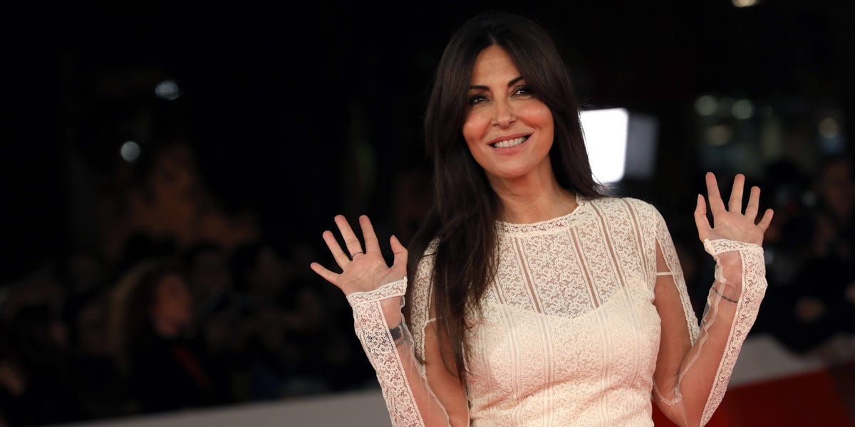 l’abito in pizzo semitrasparente tendenza inverno 2026