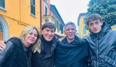 la rara foto con tutti i figli