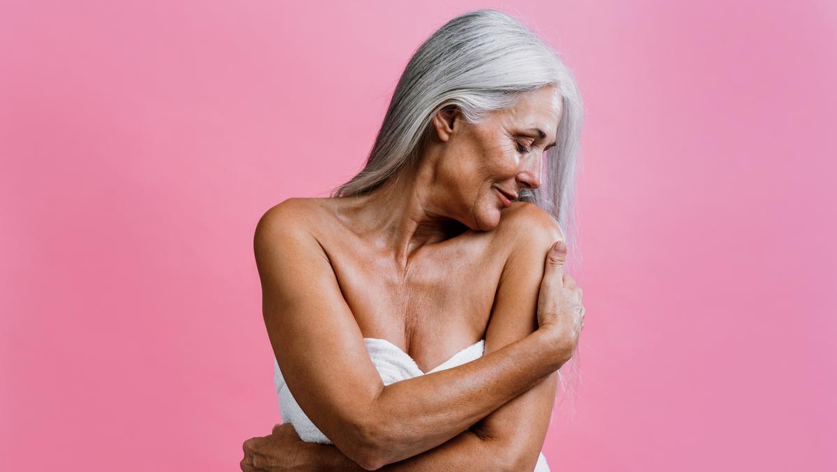 Menopausa, scoperto l’ormone che rende più aggressivo il tumore al seno: come agisce e perché