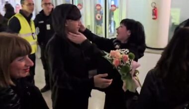 VIDEO| X Factor, Il ritorno di Rob e Delia a Catania, grande accoglienza all'aeroporto - CataniaToday