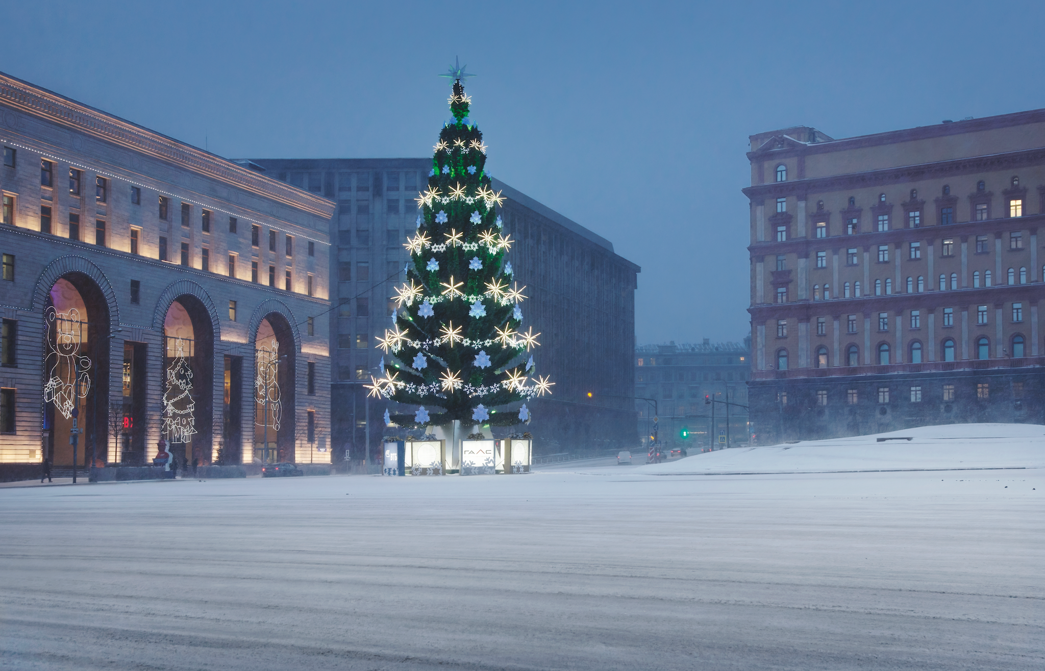 decorated christmas tree in a snowy urban square decorated christmas tree in a snowy urban square