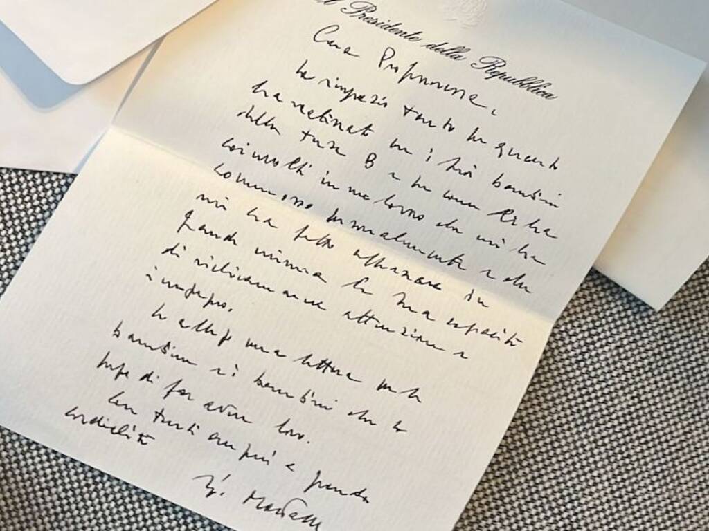 Mattarella scrive ai bambini di Gallarate, urla pazze in consiglio comunale a Busto Arsizio