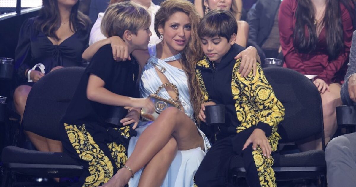 Shakira e i figli insieme sul palco a Buenos Aires. Video
