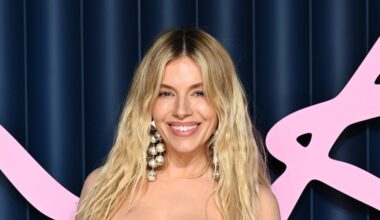Sienna Miller è incinta del terzo figlio, le foto ai Fashion Awards