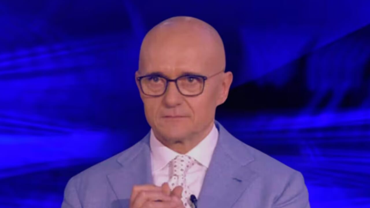 "Il futuro di Alfonso Signorini in Mediaset e la situazione del Grande Fratello Vip": il retroscena