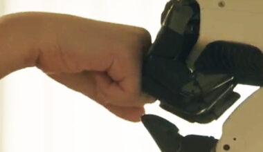 Anche LG ha il suo robot domestico, si chiama LG CLOiD