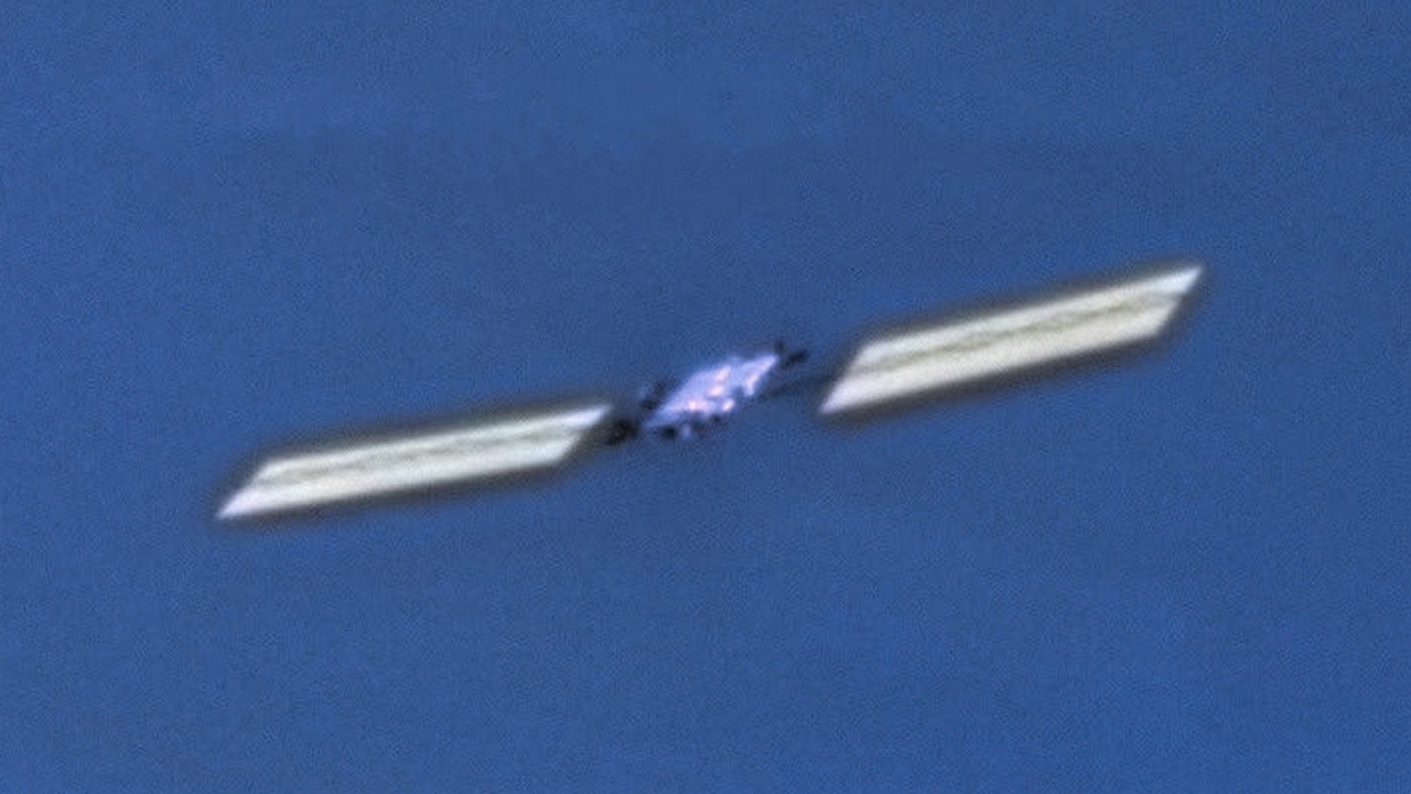 SpaceX: un satellite ha fotografato il satellite Starlink 35956 danneggiato in orbita mostrando le sue condizioni - Hardware Upgrade