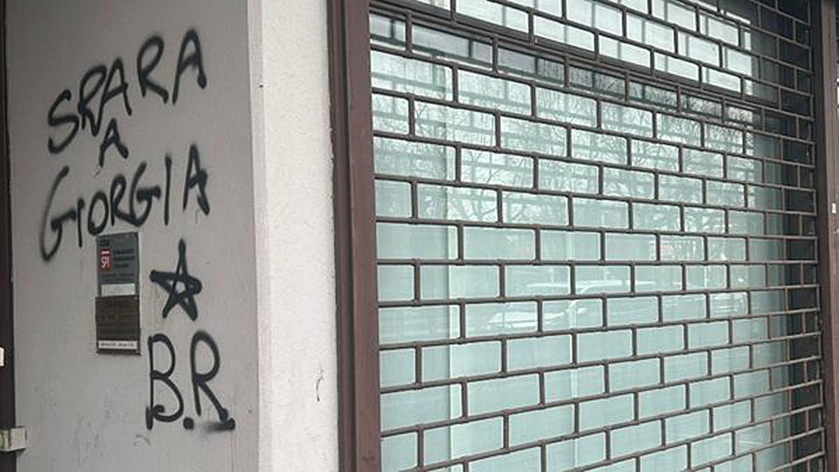 telecamere al setaccio per scovare i responsabili