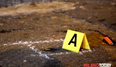 vigilante reagisce dopo una rapina e tira fuori la pistola