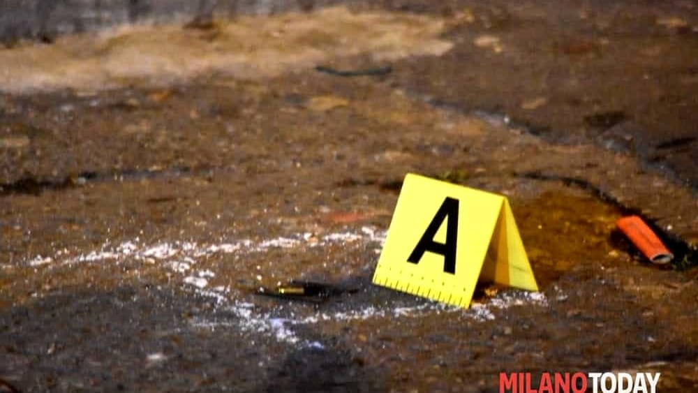 vigilante reagisce dopo una rapina e tira fuori la pistola