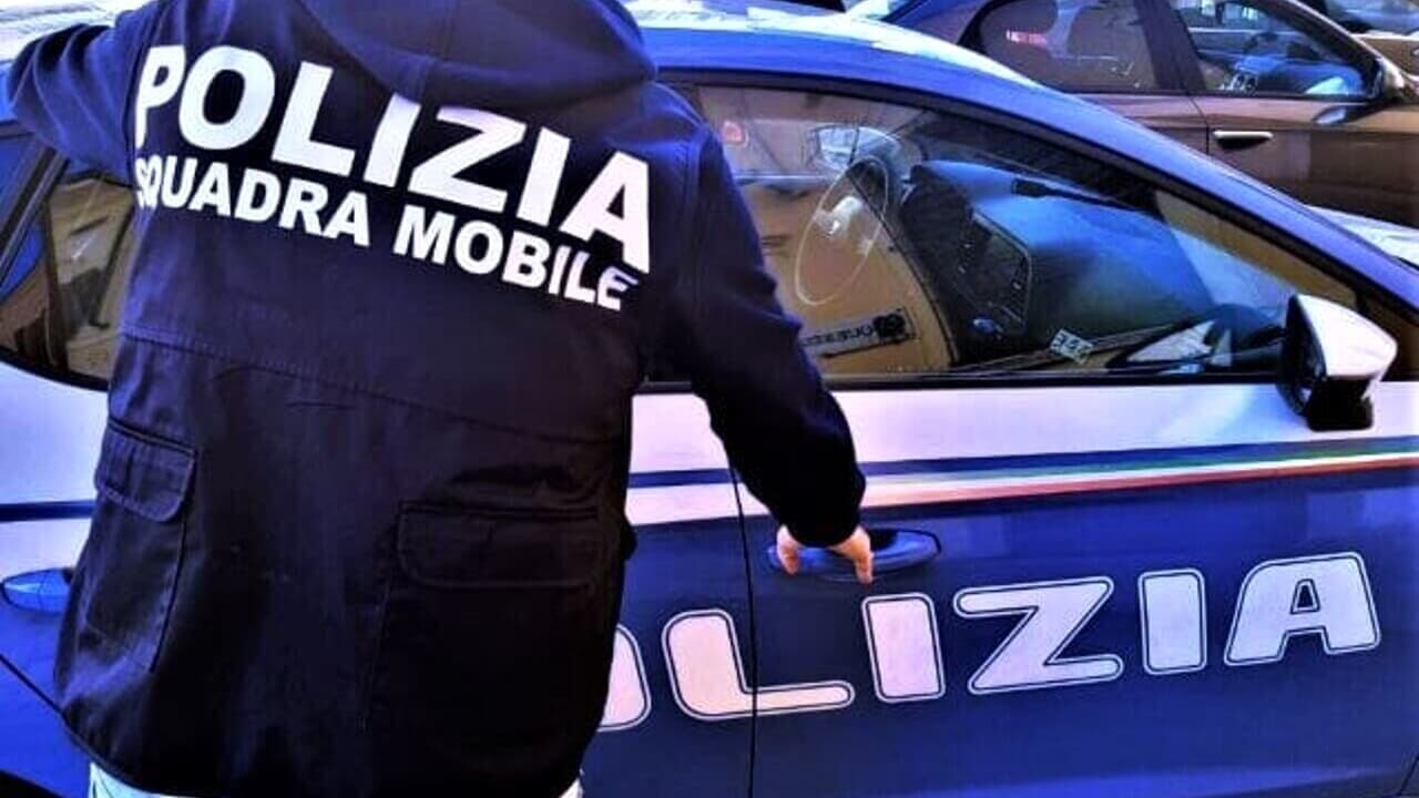 Bomba in un box di Fidene. Indagini in corso