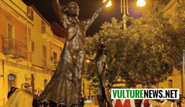 installate finalmente le statue del Maestro Alessandrini. Le foto