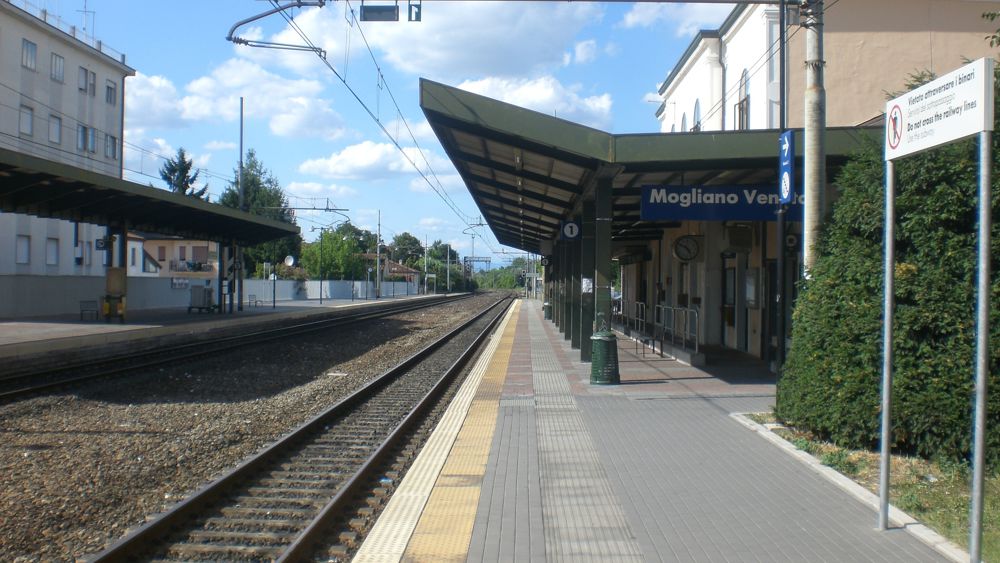 Muore travolto da un treno, interrotta la circolazione sulla Udine-Venezia