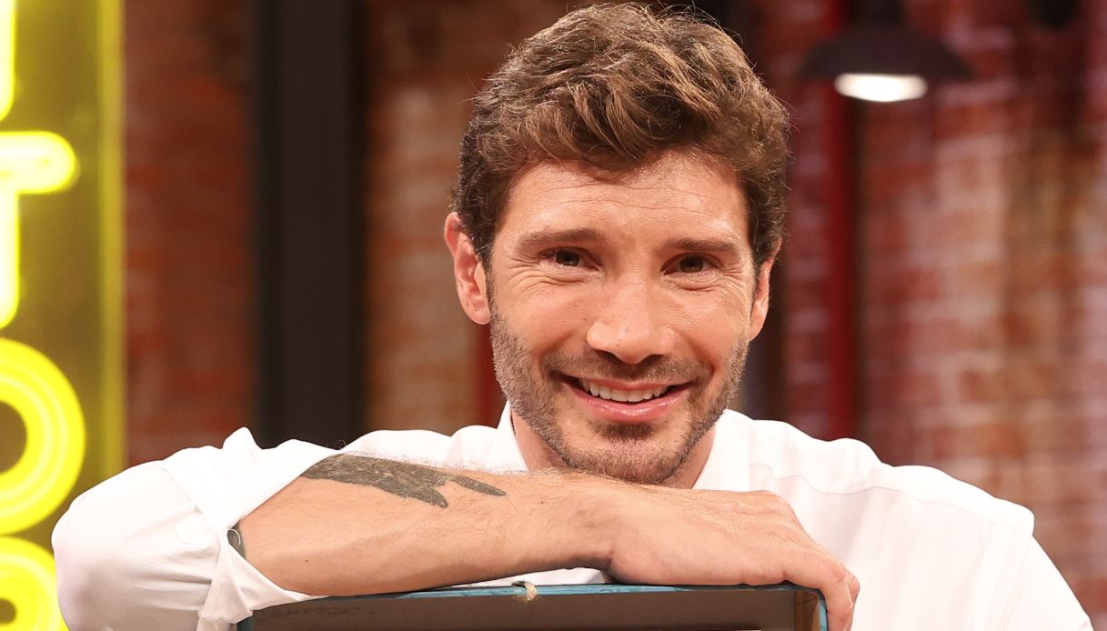 Affari Tuoi, la stoccata di Stefano De Martino a Gerry Scotti: "Anche qui facciamo cultura"