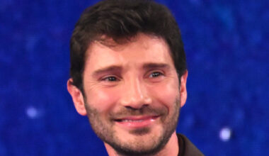 Affari Tuoi chiude e sbanca con un finale da sogno. De Martino saluta