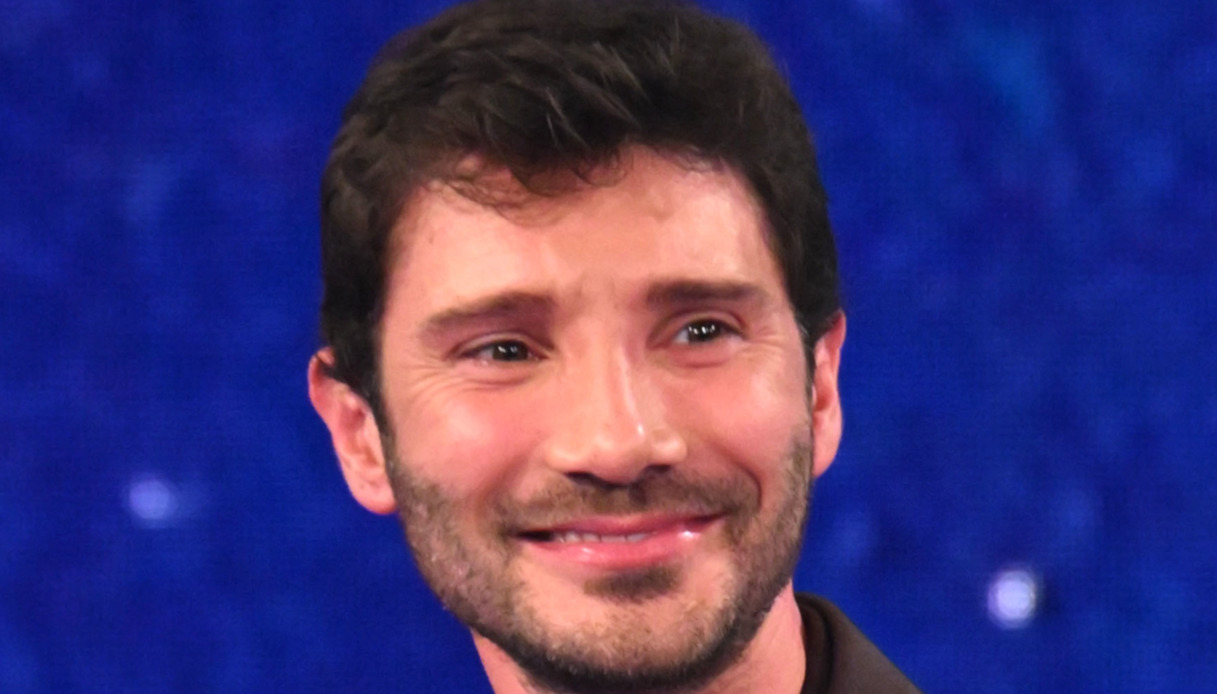 Affari Tuoi chiude e sbanca con un finale da sogno. De Martino saluta