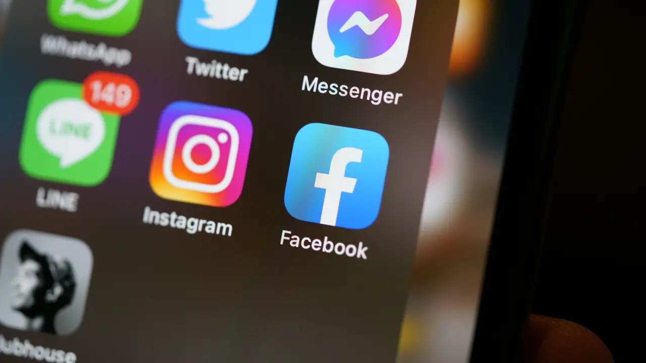 Su Facebook è stato pubblicato un video in cui si indicava che nell'appartamento veniva esercitata l'attività di prostituzione