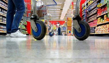 "Sospensione dal lavoro e dalla retribuzione per una cassiera della Pam"