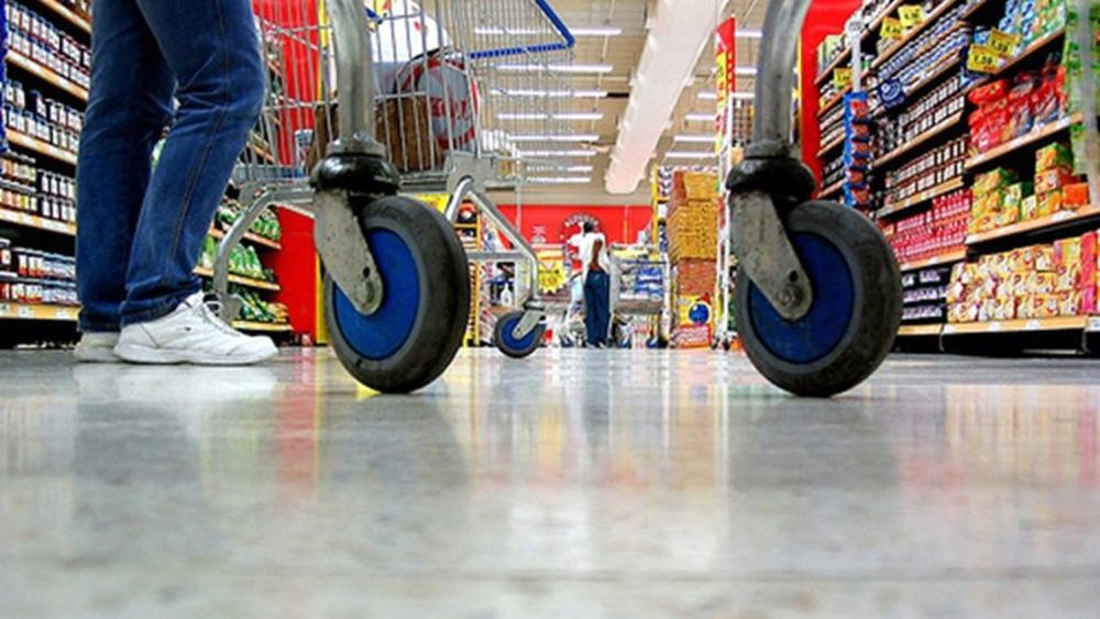 "Sospensione dal lavoro e dalla retribuzione per una cassiera della Pam"