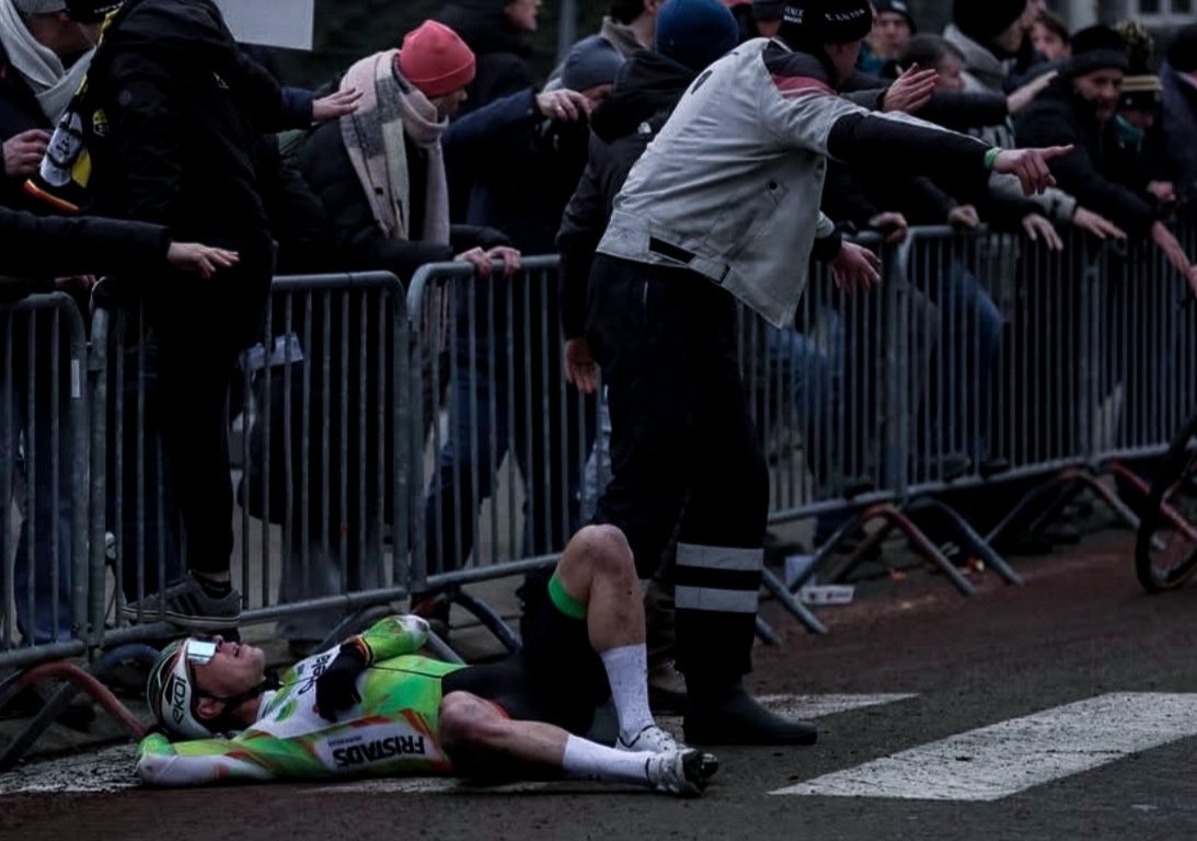 Ciclocross, finita la stagione di Laurens Sweeck dopo la caduta a Loenhout: era il leader di CdM