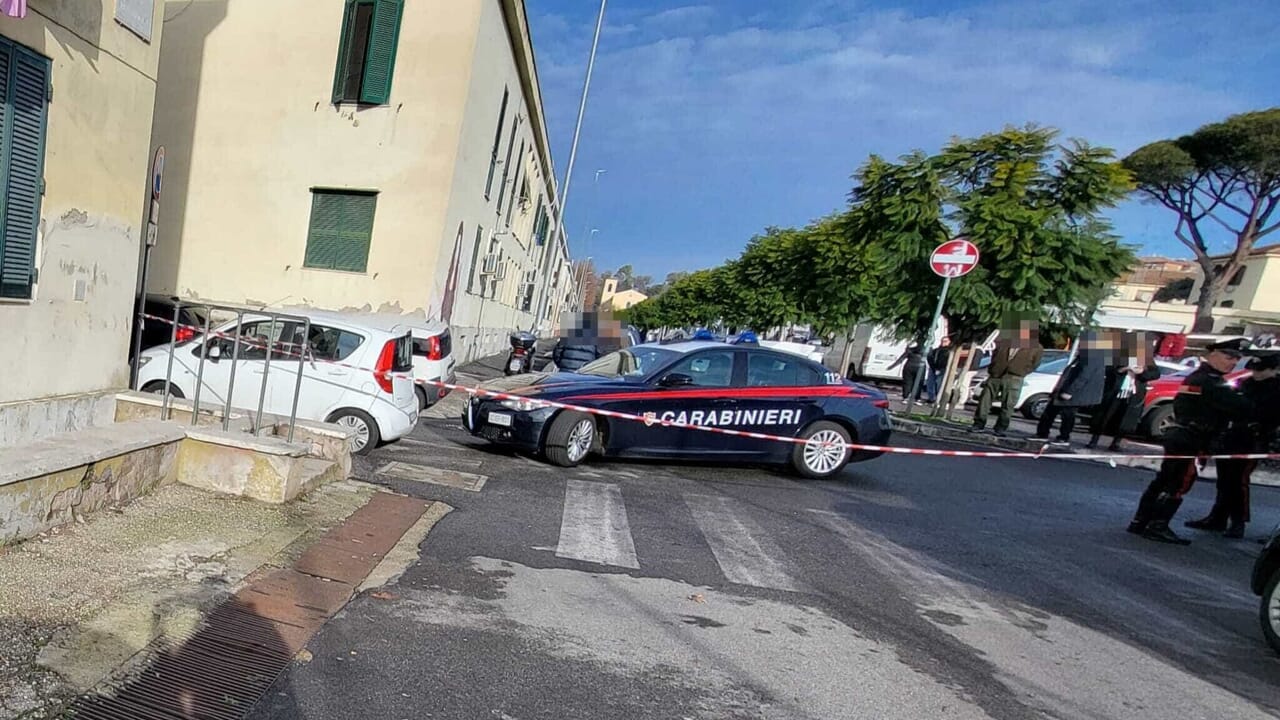 Tentato omicidio a Roma, 25enne accoltellato. La resa dei conti tra residenti finisce nel sangue
