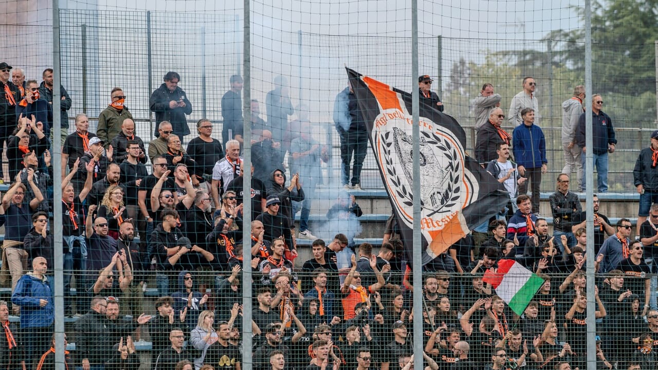 Agguato al bus coi tifosi del Mestre a Treviso, autista in ospedale