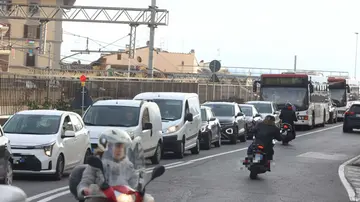 Firenze, tombino sprofondato mette in ginocchio il traffico in zona Cure