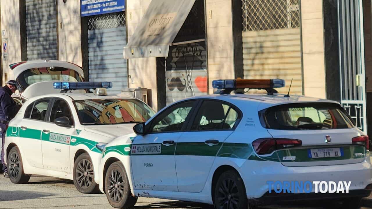 i vicini sentono un forte odore, uomo trovato senza vita