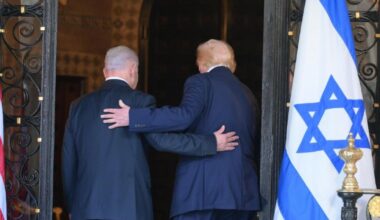 La sfida di Hamas: "Non rinunceremo alle armi". Trump dopo l'incontro con Netanyahu: "Pagherete un prezzo"