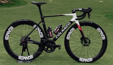 UAE Emirates XRG, presentata la nuova livrea della bici Colnago per la stagione 2026
