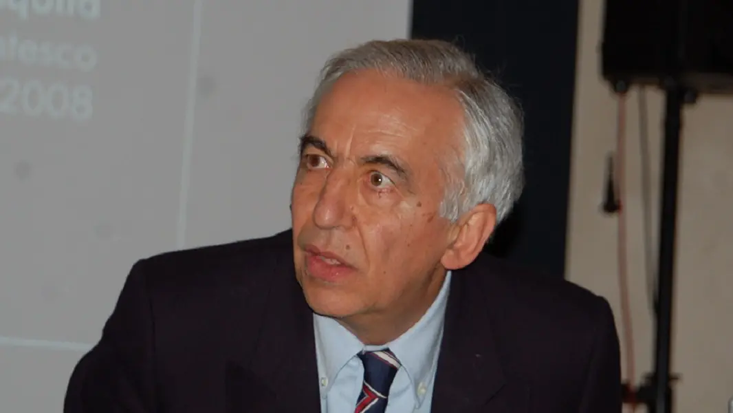 Umberto Villante, professore emerito di Fisica dello Spazio dell’Università degli Studi dell’Aquila. Ha scritto "I capricci del Sole