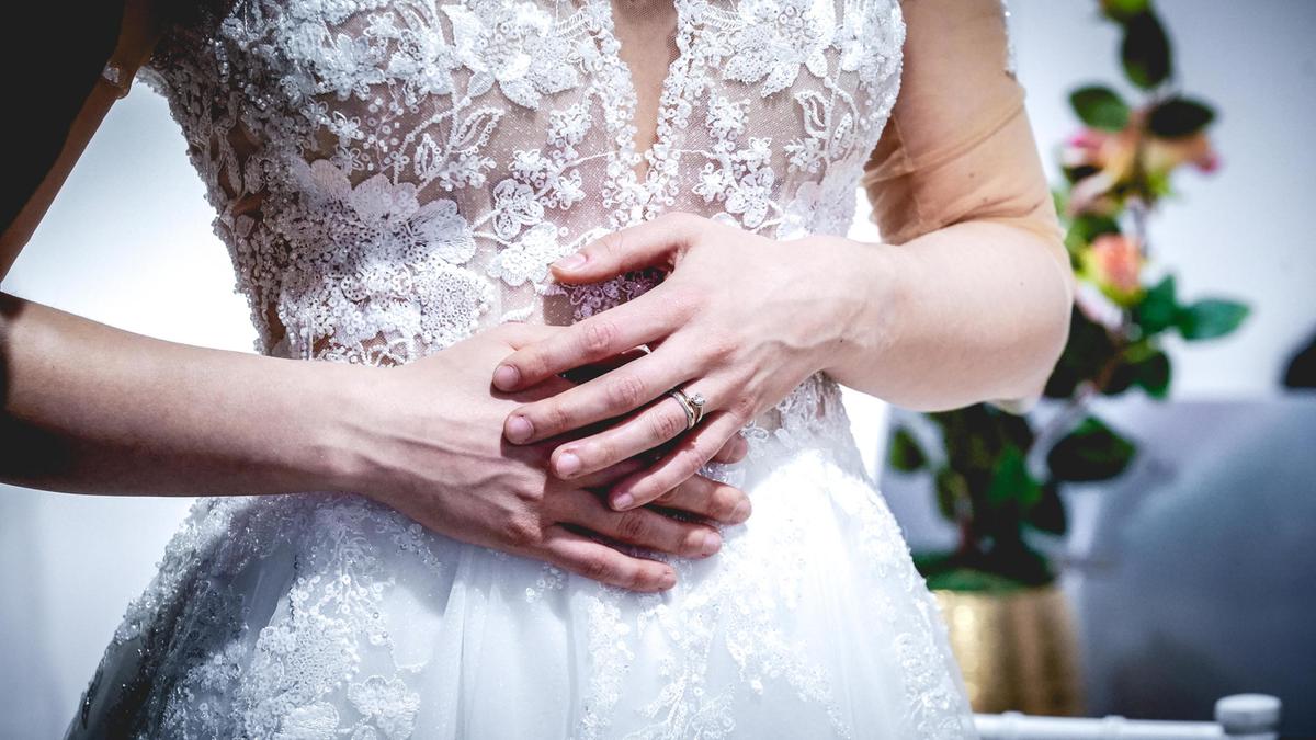Matrimonio da incubo: fedi e banchetto sono veri ma lei è già sposata con un altro (e non osa confessarlo al nuovo marito)