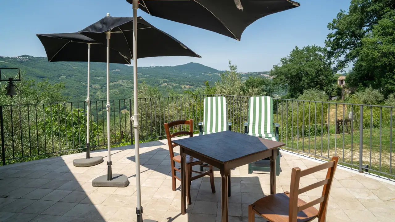 Una veduta esterna del casolare nel bosco, a Palmoli, offerto gratuitamente per un periodo da un ristoratore di Ortona