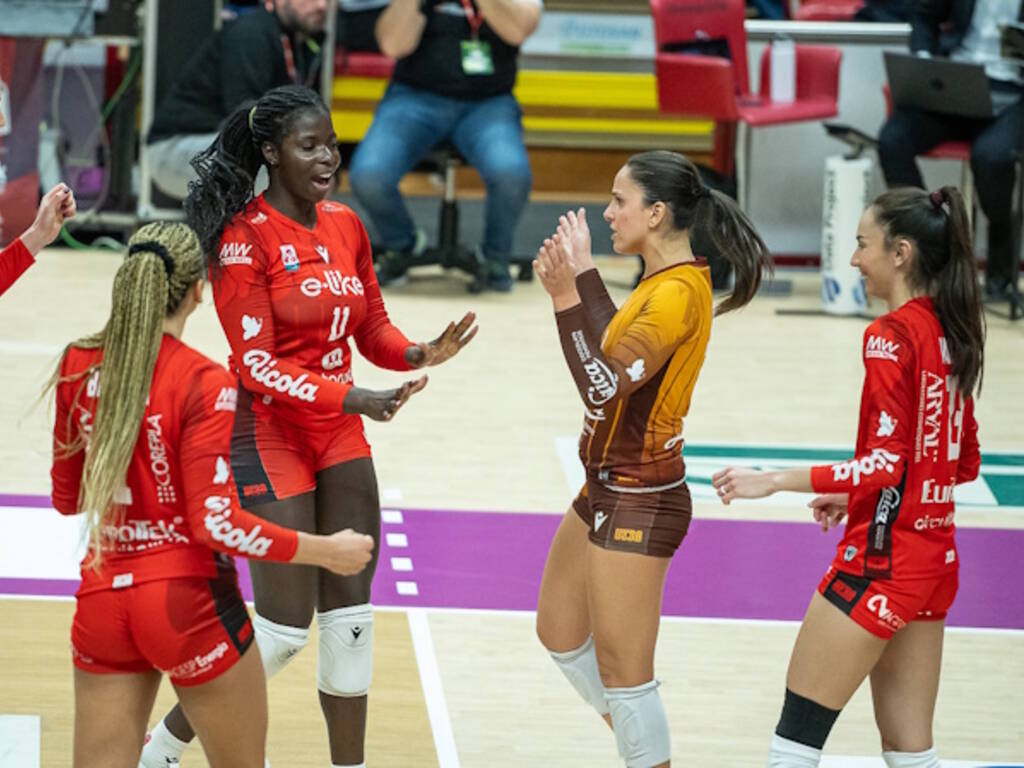 Novara si prende il derby in rimonta, un punto per la Eurotek Uyba
