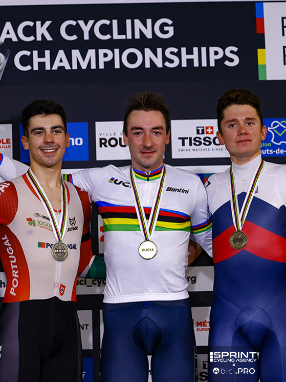 Nel 2021, Rostovtsev (a destra) ha conquistato il bronzo dietro Viviani e Leitao nel mondiale dell'eliminazione a Roubaix