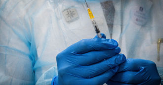 Tra i vaccinati contro il Covid meno miocarditi che tra gli infettati: lo studio Uk su 14 milioni di bambini e ragazzi