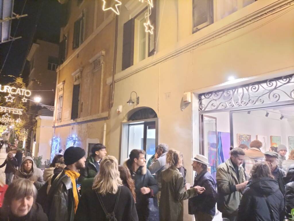 L’artista Valentina Martini porta il mare della nostra riviera in via Margutta a Roma