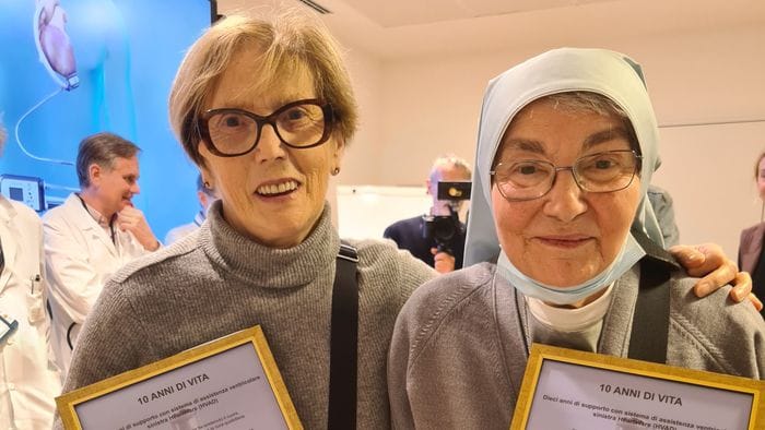 Valeria e Flaminia, 10 anni di vita con il cuore artificiale dentro lo «zainetto»