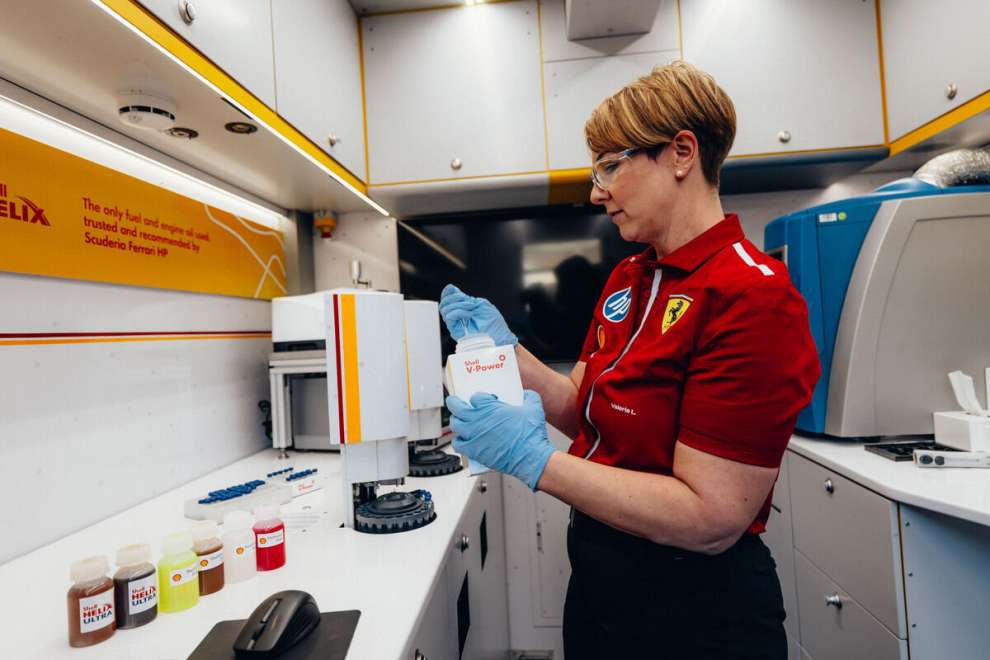 Valeria Loreti Shell Ferrari