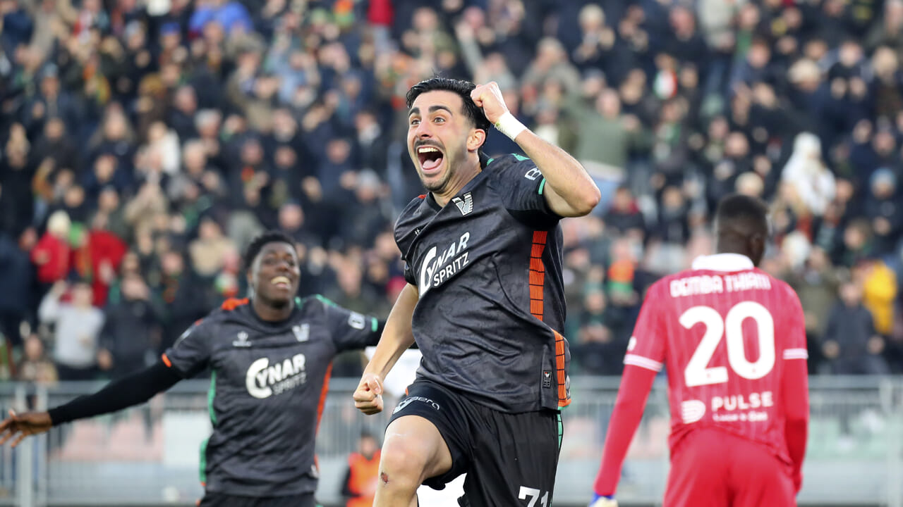 Il Venezia domina il Monza e accorcia in classifica, al Penzo finisce 2-0