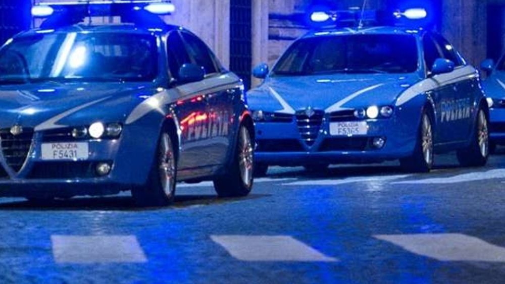 Accoltella una donna cieca perché il suo cane abbaia troppo (giugulare recisa): condannato a Torino