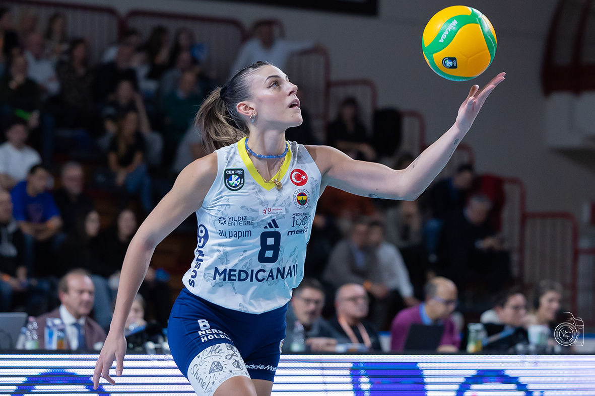 Alessia Orro torna dall'infortunio e trascina il Fenerbahce, Novara sconfitta in Champions League