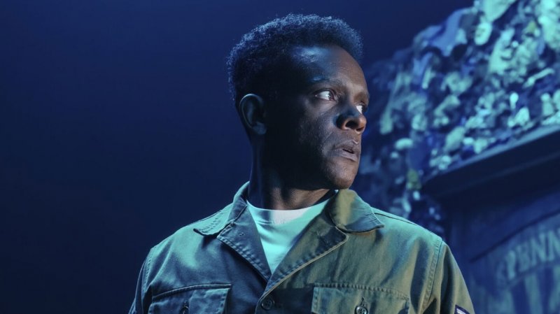 Un giovane Dick Halloran, interpretato da Chris Chalk Un giovane Dick Halloran, interpretato da Chris Chalk